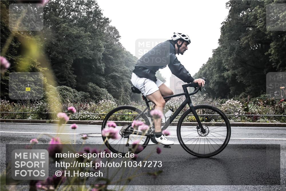 13.09.2026 - Stadtparktriathlon H.Heesch http://msf.ph/oto/10347273 13.09.2026 10:02:24 Radfahren 229, 309, 332 meine-sportfotos.de
