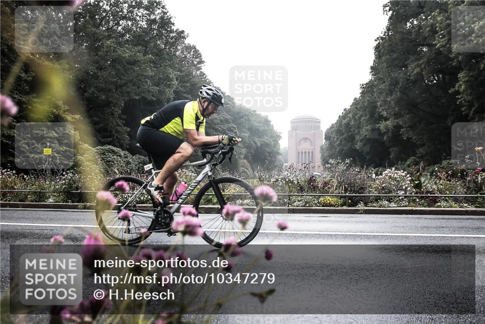 13.09.2026 - Stadtparktriathlon H.Heesch http://msf.ph/oto/10347279 13.09.2026 10:02:29 Radfahren 267, 316, 326 meine-sportfotos.de