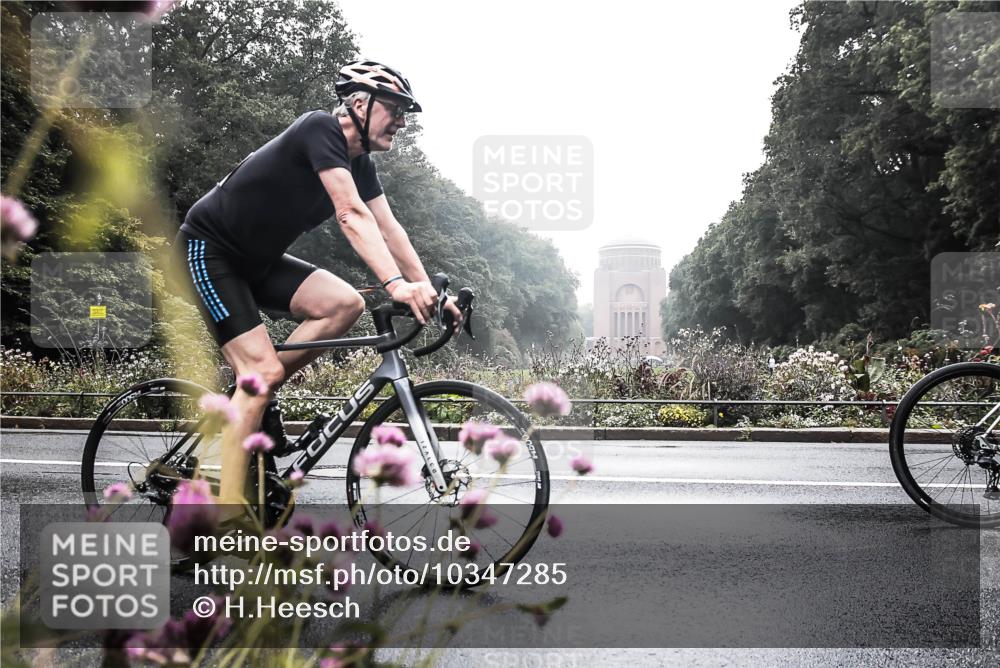 13.09.2026 - Stadtparktriathlon H.Heesch http://msf.ph/oto/10347285 13.09.2026 10:02:29 Radfahren 267, 316, 326 meine-sportfotos.de