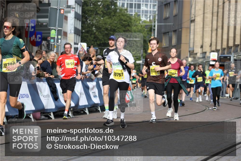 13.09.2026 - 21. swb-Marathon Bremen Strokosch-Dieckow http://msf.ph/oto/10347288 13.09.2026 10:53:28 Ziel 10284, 10448, 10585, 10714, 10863, 11012, 11238, 11282, 11575, 11766, 12040, 12170, 12275, 12369, 12398, 12461, 10141, 10174, 10222, 10227, 10478, 10479, 10626, 10838, 10845, 10905, 11242, 11446, 11502, 11800, 12119, 12331, 12341, 13597 meine-sportfotos.de