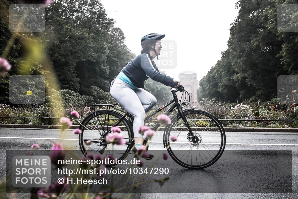 13.09.2026 - Stadtparktriathlon H.Heesch http://msf.ph/oto/10347290 13.09.2026 10:02:31 Radfahren 211, 267, 316, 326, 340 meine-sportfotos.de