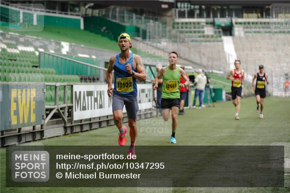 13.09.2026 - 21. swb-Marathon Bremen Michael Burmester http://msf.ph/oto/10347295 13.09.2026 10:16:42 Laufen im Stadion 10597, 12272, 13501, 13510, 13515, 13517, 13522, 13525, 13542, 13547, 13567, 13569, 13576, 13579, 13623, 13627, 13635 meine-sportfotos.de