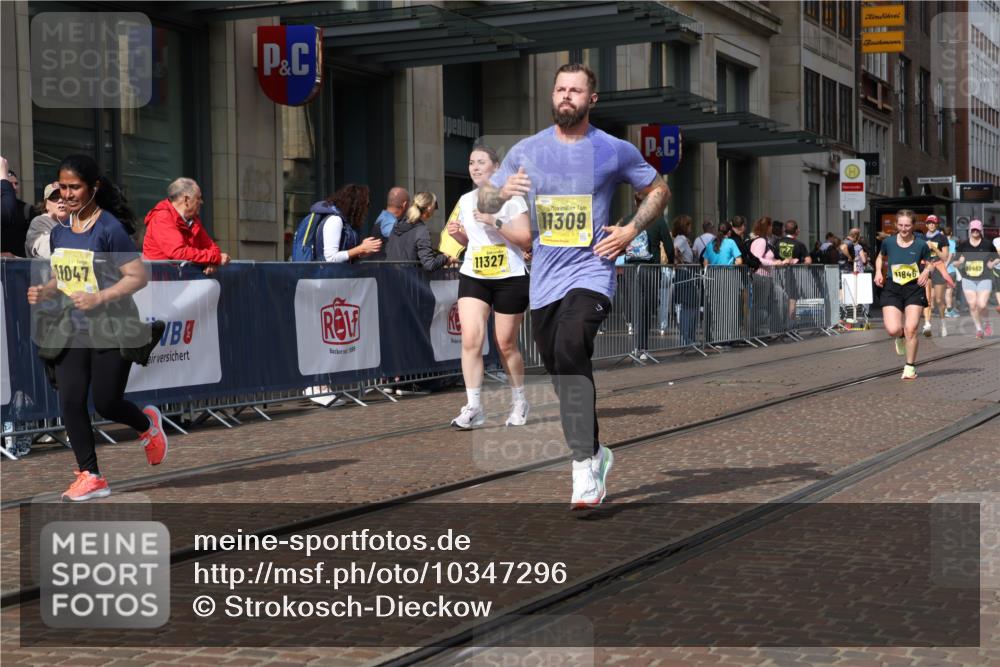 13.09.2026 - 21. swb-Marathon Bremen Strokosch-Dieckow http://msf.ph/oto/10347296 13.09.2026 11:10:33 Ziel 10148, 10163, 10461, 10462, 10527, 10547, 10653, 10792, 10841, 10911, 11043, 11047, 11237, 11309, 11327, 11335, 11465, 11483, 11513, 11583, 11691, 11736, 11756, 11846, 11993, 12401, 10002, 10169, 10247, 10361, 10362, 10422, 10706, 10719, 10768, 10791, 10890, 10963, 11080, 11283, 11298, 11300, 11382, 11725, 11732, 11736, 11957, 11982, 12183, 12227, 12293, 12454, 12550 meine-sportfotos.de