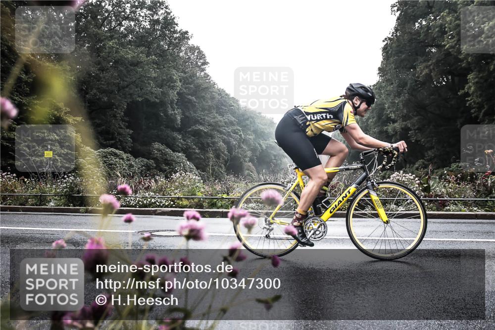 13.09.2026 - Stadtparktriathlon H.Heesch http://msf.ph/oto/10347300 13.09.2026 10:02:35 Radfahren 211, 263, 313, 340 meine-sportfotos.de