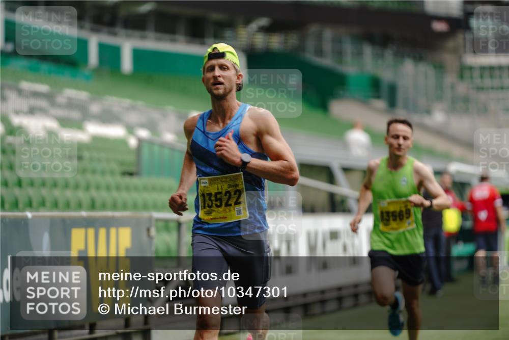 13.09.2026 - 21. swb-Marathon Bremen Michael Burmester http://msf.ph/oto/10347301 13.09.2026 10:16:43 Laufen im Stadion 10597, 12272, 13501, 13510, 13515, 13517, 13522, 13542, 13547, 13567, 13569, 13576, 13579, 13623, 13627, 13635 meine-sportfotos.de