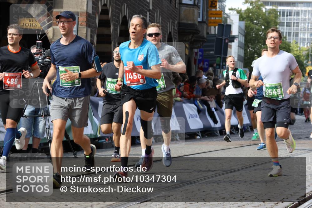 13.09.2026 - 21. swb-Marathon Bremen Strokosch-Dieckow http://msf.ph/oto/10347304 13.09.2026 13:28:21 Ziel 488, 1343, 1456, 3480, 3576, 4106, 4133, 4265, 5360, 5462, 6468, 6522, 7926, 8188, 8656, 9067, 9145, 9167, 9168, 9543, 9881, 13069, 1239, 1380, 2764, 3028, 3294, 4250, 5683, 6914, 6957, 8429, 8483, 8570, 9064, 9549 meine-sportfotos.de