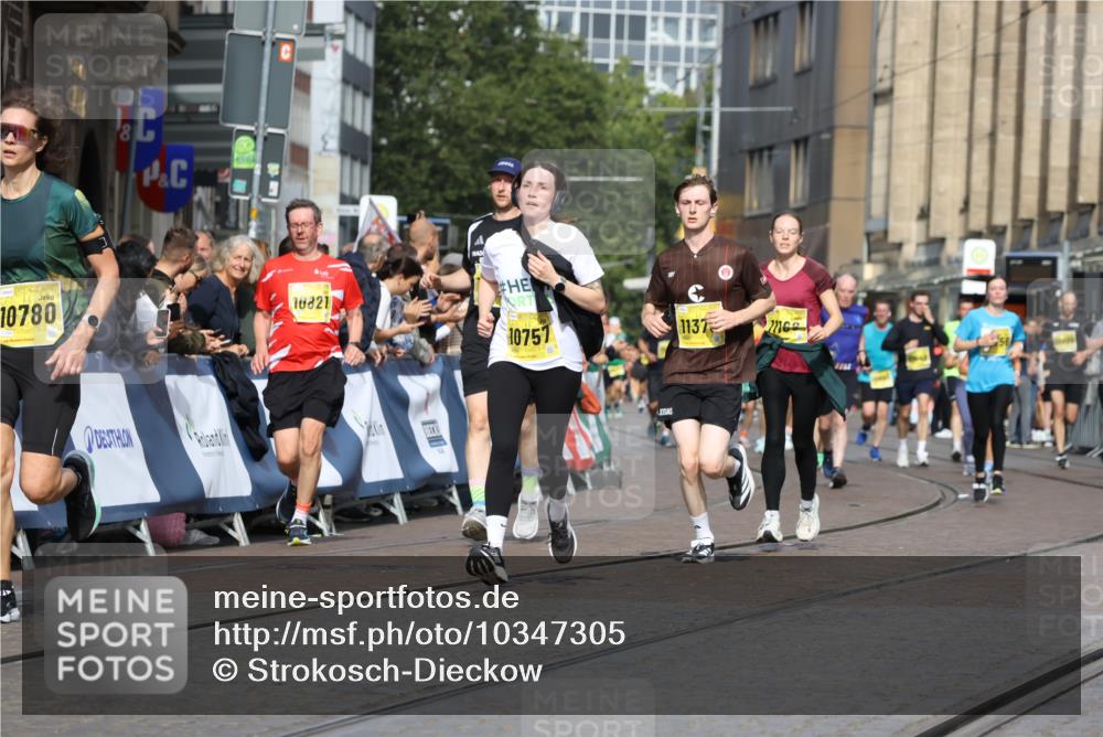 13.09.2026 - 21. swb-Marathon Bremen Strokosch-Dieckow http://msf.ph/oto/10347305 13.09.2026 10:53:28 Ziel 10284, 10448, 10585, 10714, 10863, 11012, 11238, 11282, 11575, 11766, 12040, 12170, 12275, 12369, 12398, 12461, 10141, 10174, 10222, 10227, 10478, 10479, 10626, 10838, 10845, 10905, 11242, 11446, 11502, 11800, 12119, 12331, 12341, 13597 meine-sportfotos.de