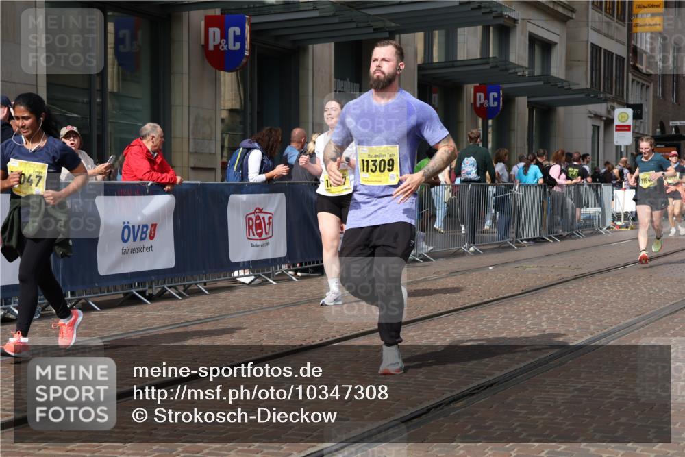13.09.2026 - 21. swb-Marathon Bremen Strokosch-Dieckow http://msf.ph/oto/10347308 13.09.2026 11:10:33 Ziel 10148, 10163, 10461, 10462, 10527, 10547, 10653, 10792, 10841, 10911, 11043, 11047, 11237, 11309, 11327, 11335, 11465, 11483, 11513, 11583, 11691, 11736, 11756, 11846, 11993, 12401, 10002, 10169, 10247, 10361, 10362, 10422, 10706, 10719, 10768, 10791, 10890, 10963, 11080, 11283, 11298, 11300, 11382, 11725, 11732, 11736, 11957, 11982, 12183, 12227, 12293, 12454, 12550 meine-sportfotos.de
