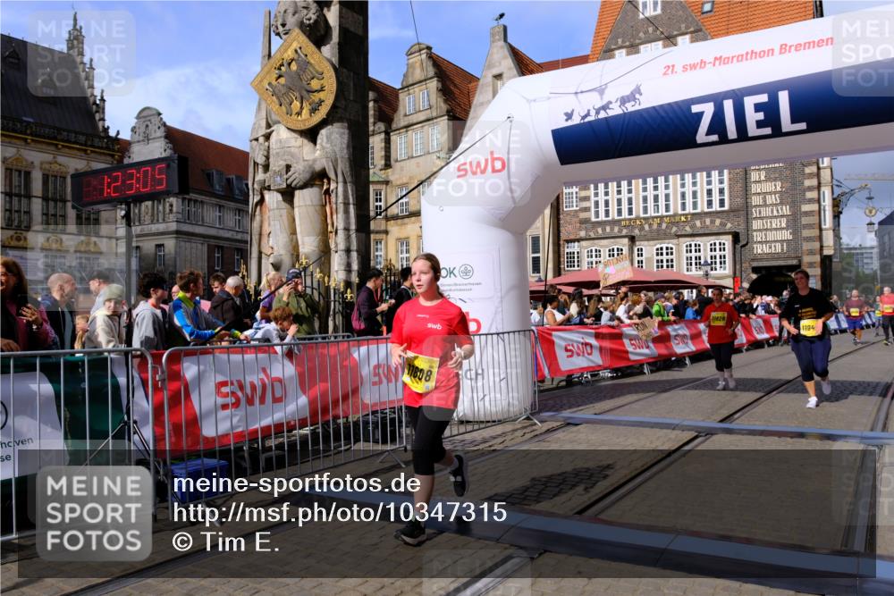 13.09.2026 - 21. swb-Marathon Bremen Tim E. http://msf.ph/oto/10347315 13.09.2026 11:18:22 Ziel 10191, 10459, 10513, 10713, 11482, 11808, 11829, 11943, 12023, 12177, 12178, 12373 meine-sportfotos.de