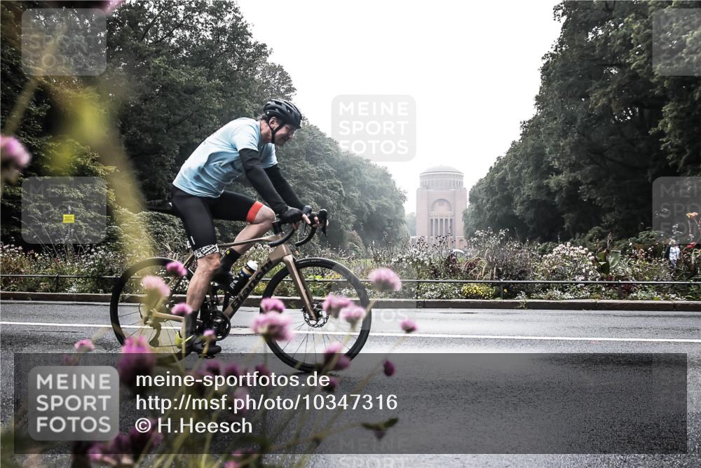 13.09.2026 - Stadtparktriathlon H.Heesch http://msf.ph/oto/10347316 13.09.2026 10:02:51 Radfahren 210, 223, 273 meine-sportfotos.de
