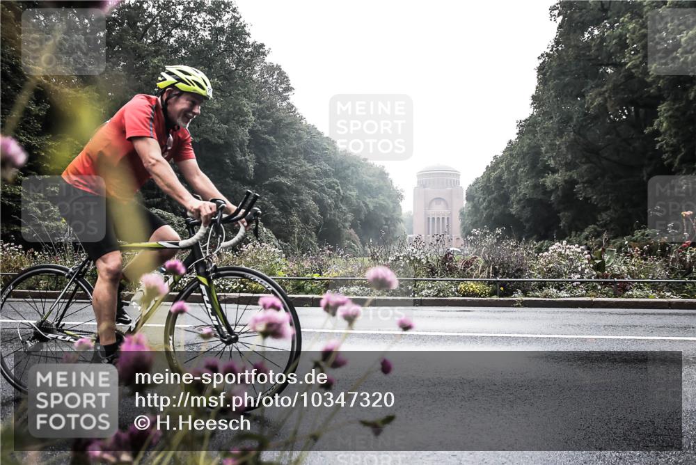 13.09.2026 - Stadtparktriathlon H.Heesch http://msf.ph/oto/10347320 13.09.2026 10:02:54 Radfahren 210, 223, 273 meine-sportfotos.de
