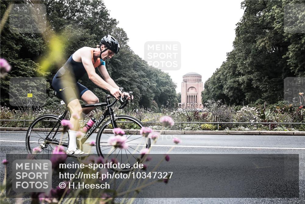 13.09.2026 - Stadtparktriathlon H.Heesch http://msf.ph/oto/10347327 13.09.2026 11:11:47 Radfahren 493, 498, 618 meine-sportfotos.de