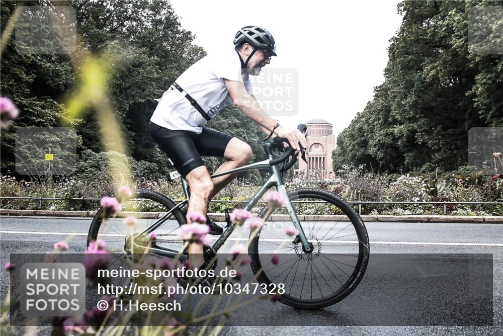 13.09.2026 - Stadtparktriathlon H.Heesch http://msf.ph/oto/10347328 13.09.2026 11:11:48 Radfahren 493, 498, 618 meine-sportfotos.de