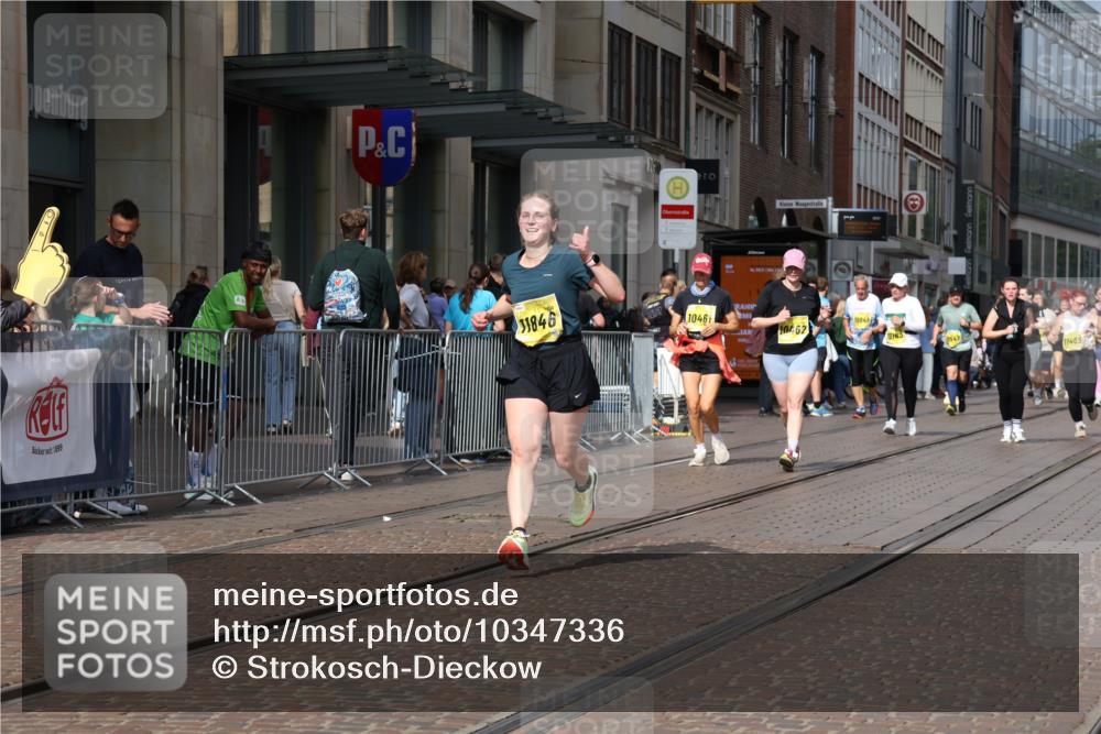 13.09.2026 - 21. swb-Marathon Bremen Strokosch-Dieckow http://msf.ph/oto/10347336 13.09.2026 11:10:34 Ziel 10148, 10163, 10461, 10462, 10527, 10547, 10653, 10792, 10841, 10911, 11043, 11047, 11237, 11309, 11327, 11335, 11465, 11483, 11513, 11583, 11691, 11756, 11846, 11993, 12401, 10002, 10169, 10247, 10361, 10362, 10422, 10706, 10719, 10768, 10791, 10890, 10963, 11080, 11283, 11298, 11300, 11382, 11725, 11736, 11957, 11982, 12183, 12227, 12293, 12454, 12550 meine-sportfotos.de