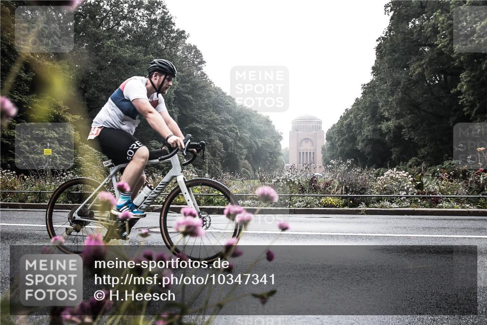 13.09.2026 - Stadtparktriathlon H.Heesch http://msf.ph/oto/10347341 13.09.2026 10:03:14 Radfahren 330, 334 meine-sportfotos.de