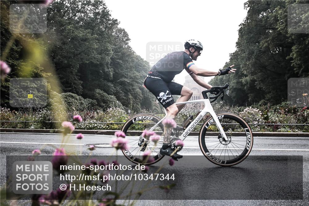 13.09.2026 - Stadtparktriathlon H.Heesch http://msf.ph/oto/10347344 13.09.2026 10:03:15 Radfahren 330, 334 meine-sportfotos.de