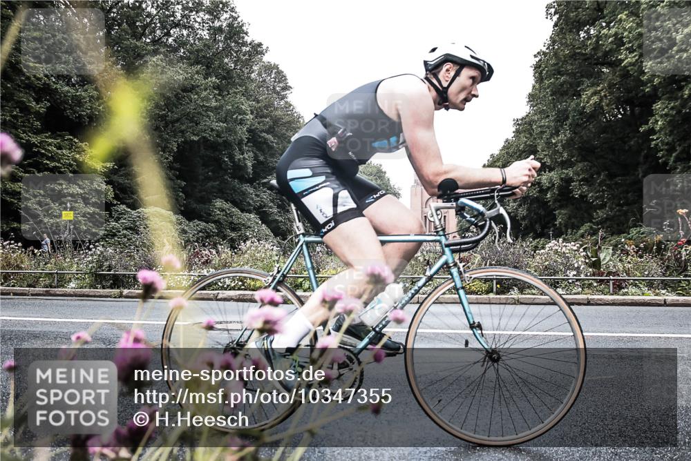 13.09.2026 - Stadtparktriathlon H.Heesch http://msf.ph/oto/10347355 13.09.2026 11:12:14 Radfahren 506, 519, 598 meine-sportfotos.de