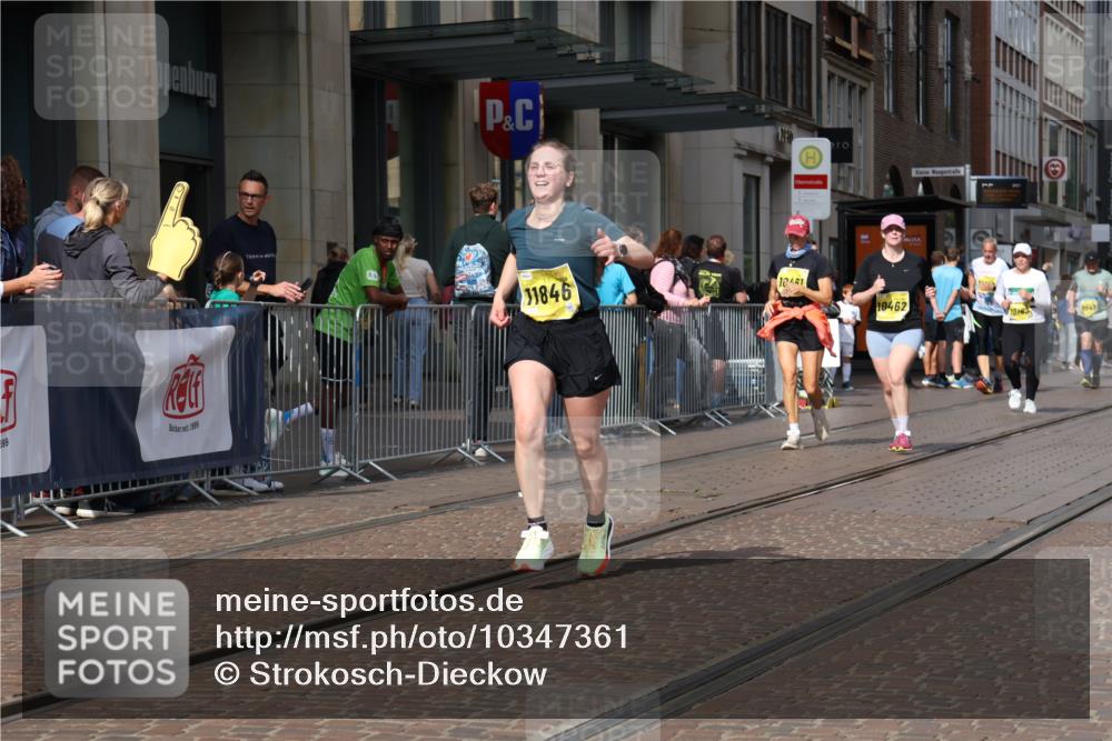13.09.2026 - 21. swb-Marathon Bremen Strokosch-Dieckow http://msf.ph/oto/10347361 13.09.2026 11:10:35 Ziel 10148, 10163, 10461, 10462, 10527, 10547, 10653, 10792, 10841, 10911, 11043, 11047, 11237, 11309, 11327, 11335, 11465, 11483, 11513, 11583, 11691, 11756, 11846, 11993, 12401, 10002, 10169, 10247, 10361, 10362, 10422, 10706, 10719, 10768, 10791, 10890, 11080, 11283, 11298, 11300, 11309, 11382, 11583, 11725, 11736, 11957, 11982, 12183, 12227, 12454, 12550 meine-sportfotos.de