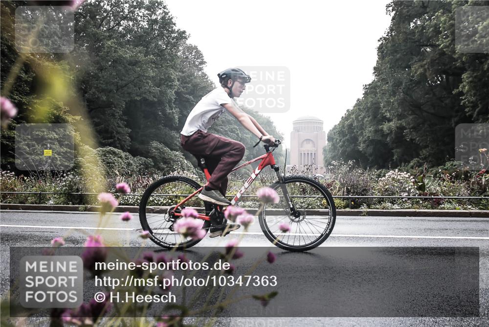 13.09.2026 - Stadtparktriathlon H.Heesch http://msf.ph/oto/10347363 13.09.2026 10:03:23 Radfahren 255, 270, 302, 335 meine-sportfotos.de