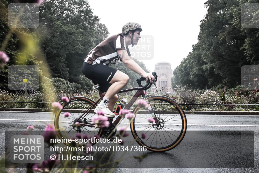 13.09.2026 - Stadtparktriathlon H.Heesch http://msf.ph/oto/10347366 13.09.2026 10:03:24 Radfahren 255, 270, 302, 335 meine-sportfotos.de