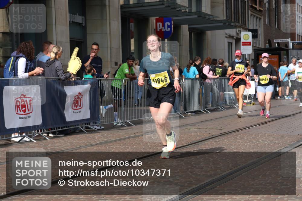 13.09.2026 - 21. swb-Marathon Bremen Strokosch-Dieckow http://msf.ph/oto/10347371 13.09.2026 11:10:35 Ziel 10148, 10163, 10461, 10462, 10527, 10547, 10653, 10792, 10841, 10911, 11043, 11047, 11237, 11309, 11327, 11335, 11465, 11483, 11513, 11583, 11691, 11756, 11846, 11993, 12401, 10002, 10169, 10247, 10361, 10362, 10422, 10706, 10719, 10768, 10791, 10890, 11080, 11283, 11298, 11300, 11309, 11382, 11583, 11725, 11736, 11957, 11982, 12183, 12227, 12454, 12550 meine-sportfotos.de