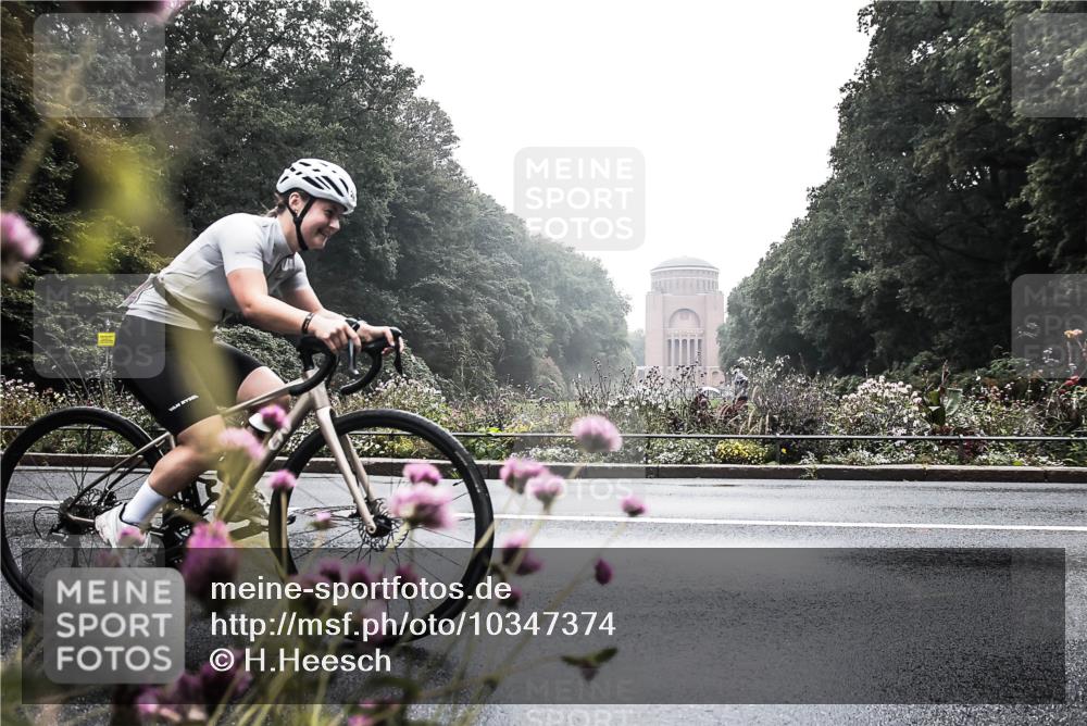 13.09.2026 - Stadtparktriathlon H.Heesch http://msf.ph/oto/10347374 13.09.2026 10:03:45 Radfahren 268, 294, 303 meine-sportfotos.de