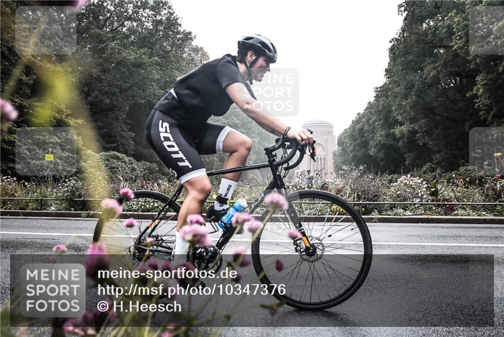 13.09.2026 - Stadtparktriathlon H.Heesch http://msf.ph/oto/10347376 13.09.2026 10:03:46 Radfahren 268, 294, 303 meine-sportfotos.de