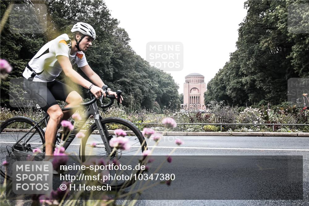 13.09.2026 - Stadtparktriathlon H.Heesch http://msf.ph/oto/10347380 13.09.2026 11:12:41 Radfahren 653, 670 meine-sportfotos.de