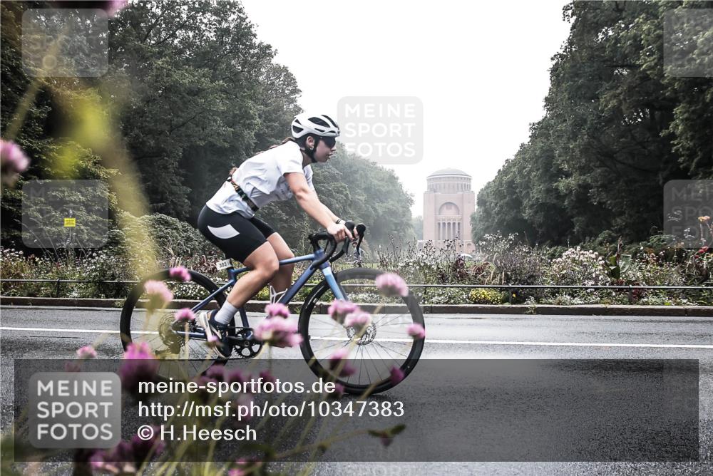 13.09.2026 - Stadtparktriathlon H.Heesch http://msf.ph/oto/10347383 13.09.2026 10:03:49 Radfahren 294, 303 meine-sportfotos.de