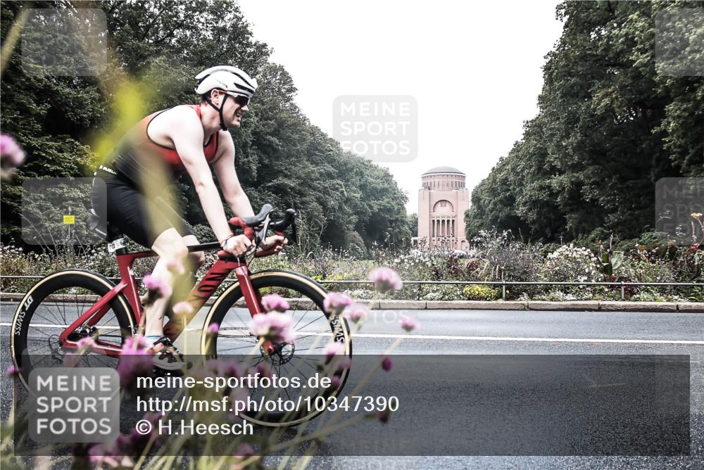 13.09.2026 - Stadtparktriathlon H.Heesch http://msf.ph/oto/10347390 13.09.2026 11:12:46 Radfahren 597, 653, 702 meine-sportfotos.de