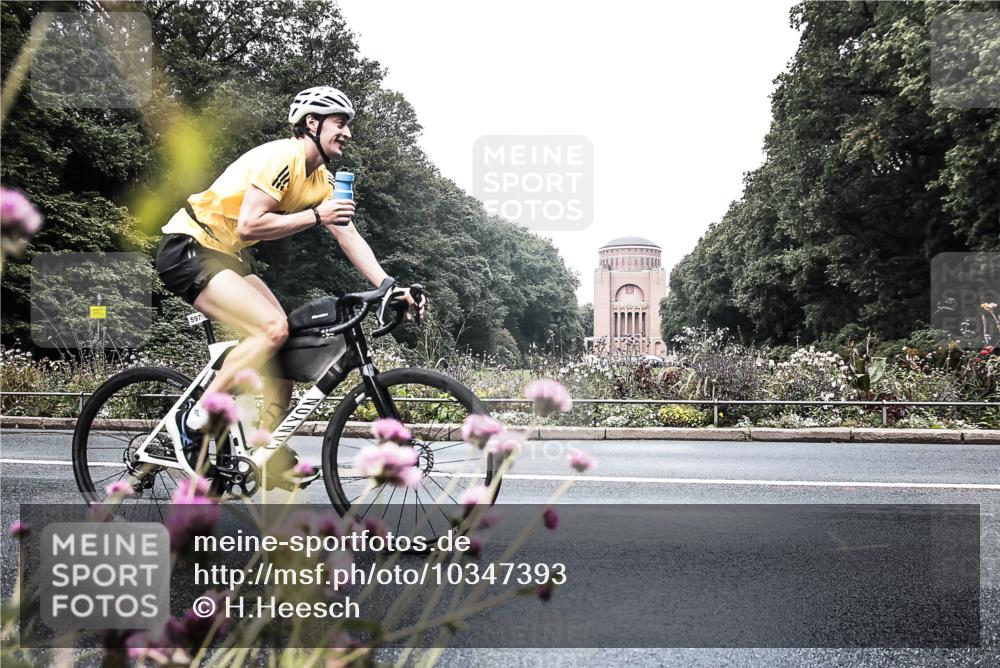 13.09.2026 - Stadtparktriathlon H.Heesch http://msf.ph/oto/10347393 13.09.2026 11:12:49 Radfahren 597, 702 meine-sportfotos.de