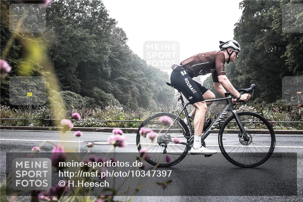 13.09.2026 - Stadtparktriathlon H.Heesch http://msf.ph/oto/10347397 13.09.2026 10:04:08 Radfahren 215, 230, 297, 305 meine-sportfotos.de