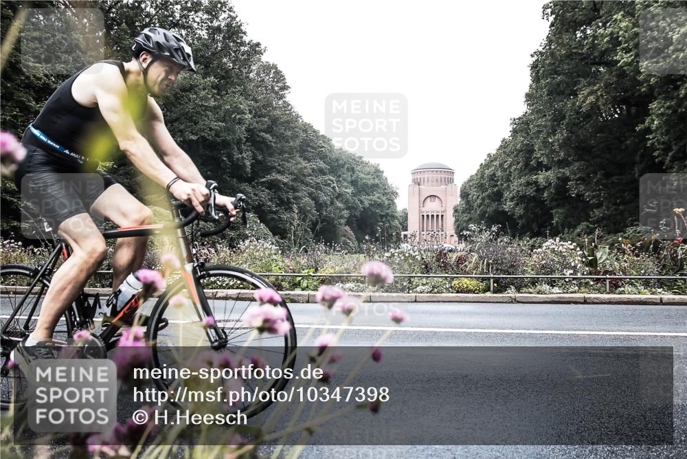 13.09.2026 - Stadtparktriathlon H.Heesch http://msf.ph/oto/10347398 13.09.2026 11:12:59 Radfahren 561, 636 meine-sportfotos.de