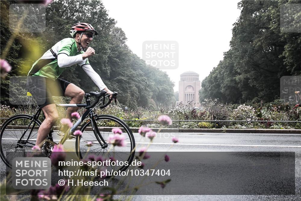 13.09.2026 - Stadtparktriathlon H.Heesch http://msf.ph/oto/10347404 13.09.2026 10:04:11 Radfahren 215, 297, 305 meine-sportfotos.de