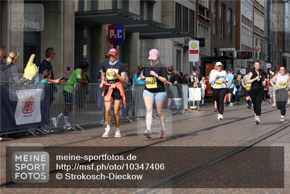 13.09.2026 - 21. swb-Marathon Bremen Strokosch-Dieckow http://msf.ph/oto/10347406 13.09.2026 11:10:38 Ziel 10148, 10163, 10313, 10461, 10462, 10527, 10547, 10644, 10653, 10792, 10841, 10911, 11043, 11047, 11141, 11237, 11327, 11335, 11465, 11483, 11513, 11691, 11756, 11846, 11993, 12401, 12507, 10002, 10169, 10247, 10361, 10362, 10422, 10706, 10719, 10768, 10791, 10890, 11080, 11283, 11298, 11300, 11309, 11382, 11583, 11725, 11736, 11846, 11957, 11982, 12183, 12227, 12454, 12550 meine-sportfotos.de