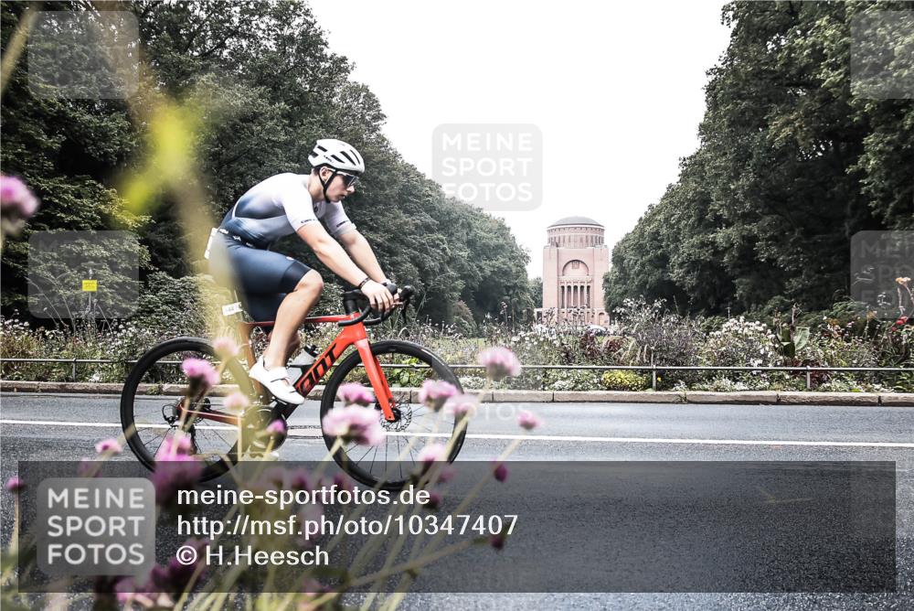 13.09.2026 - Stadtparktriathlon H.Heesch http://msf.ph/oto/10347407 13.09.2026 11:13:06 Radfahren 633, 644 meine-sportfotos.de
