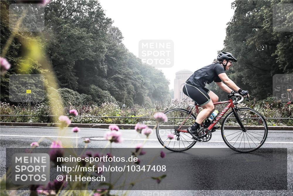 13.09.2026 - Stadtparktriathlon H.Heesch http://msf.ph/oto/10347408 13.09.2026 10:04:12 Radfahren 297, 305 meine-sportfotos.de