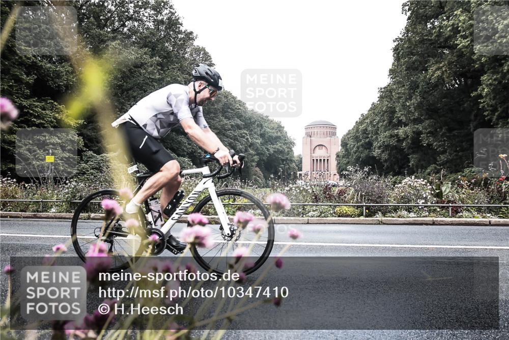 13.09.2026 - Stadtparktriathlon H.Heesch http://msf.ph/oto/10347410 13.09.2026 11:13:10 Radfahren 556, 560, 633, 644 meine-sportfotos.de