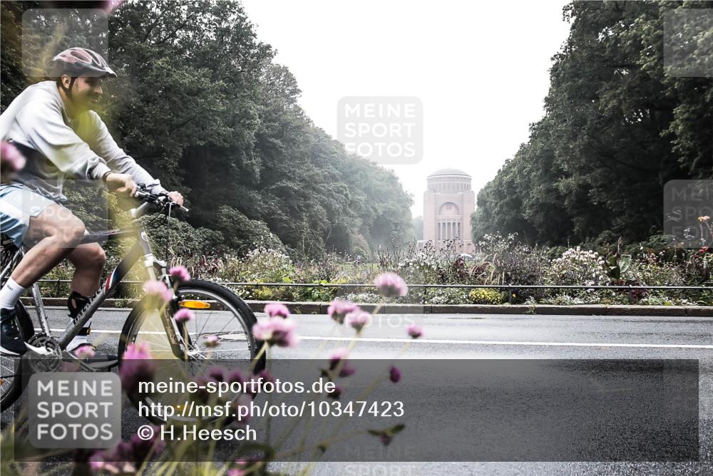 13.09.2026 - Stadtparktriathlon H.Heesch http://msf.ph/oto/10347423 13.09.2026 10:04:35 Radfahren 250, 329 meine-sportfotos.de