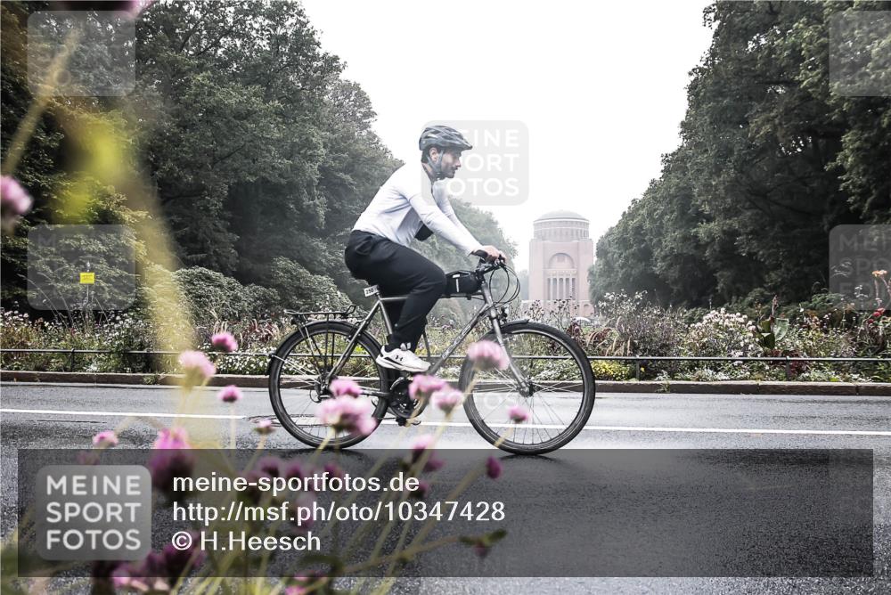 13.09.2026 - Stadtparktriathlon H.Heesch http://msf.ph/oto/10347428 13.09.2026 10:04:36 Radfahren 250, 329 meine-sportfotos.de