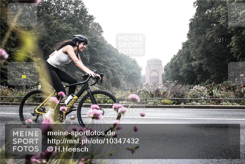 13.09.2026 - Stadtparktriathlon H.Heesch http://msf.ph/oto/10347432 13.09.2026 10:04:42 Radfahren 319, 320 meine-sportfotos.de