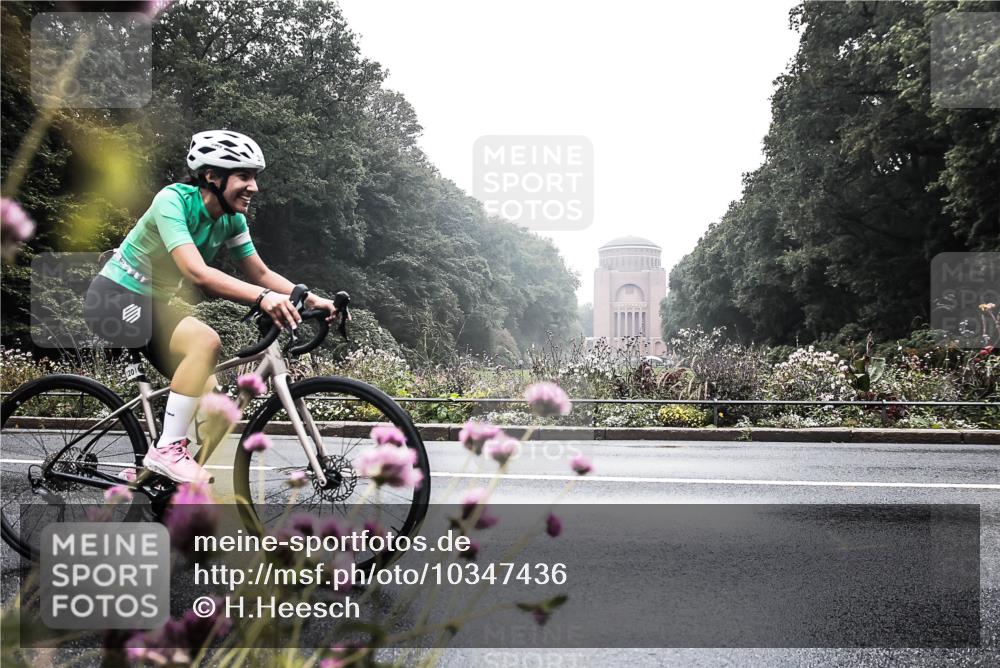 13.09.2026 - Stadtparktriathlon H.Heesch http://msf.ph/oto/10347436 13.09.2026 10:04:45 Radfahren 260, 319, 320 meine-sportfotos.de