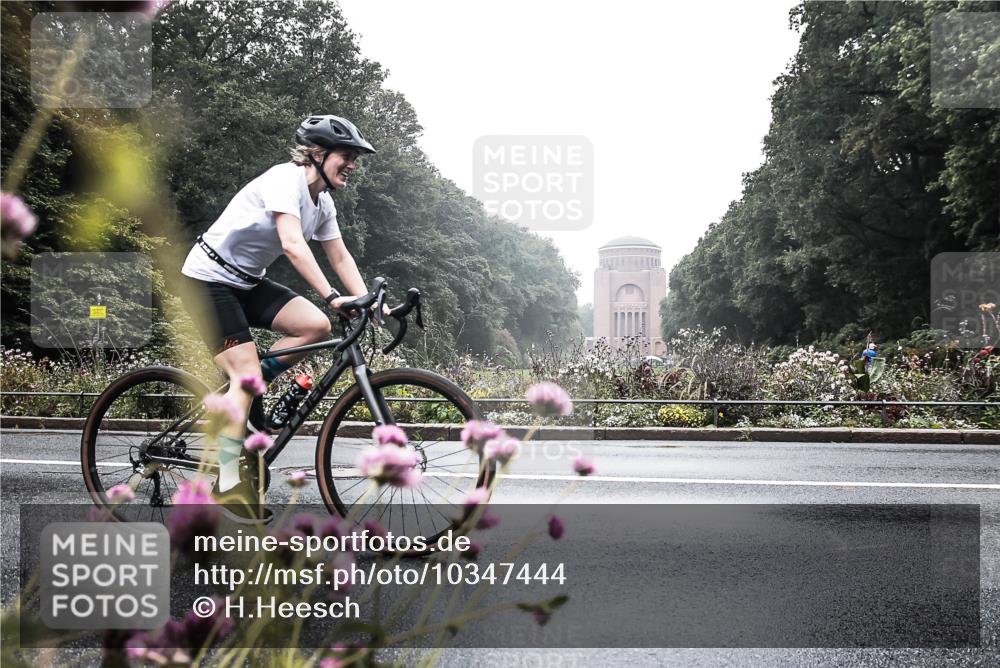 13.09.2026 - Stadtparktriathlon H.Heesch http://msf.ph/oto/10347444 13.09.2026 10:04:55 Radfahren 231, 246 meine-sportfotos.de