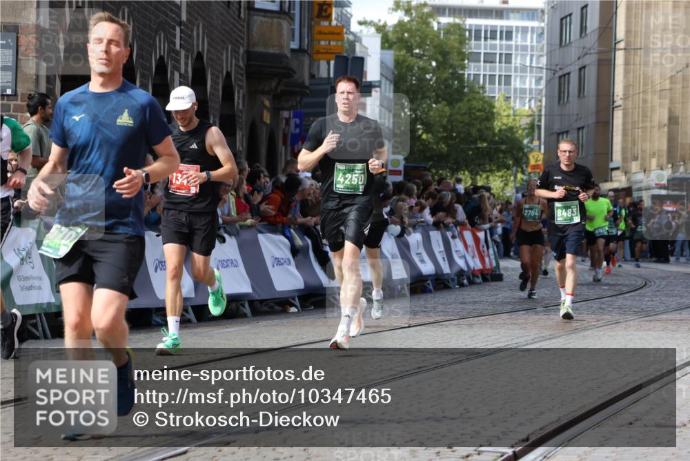13.09.2026 - 21. swb-Marathon Bremen Strokosch-Dieckow http://msf.ph/oto/10347465 13.09.2026 13:28:24 Ziel 488, 1343, 1456, 3114, 3334, 3480, 4506, 5360, 5462, 6182, 7926, 8188, 8656, 9067, 9145, 9167, 9168, 9543, 9738, 9881, 13069, 613, 1239, 1914, 2764, 3028, 4250, 4564, 5683, 6914, 6957, 8483, 8938, 9176, 13012 meine-sportfotos.de