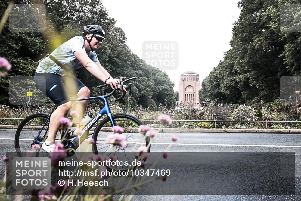 13.09.2026 - Stadtparktriathlon H.Heesch http://msf.ph/oto/10347469 13.09.2026 11:13:49 Radfahren 554, 605 meine-sportfotos.de