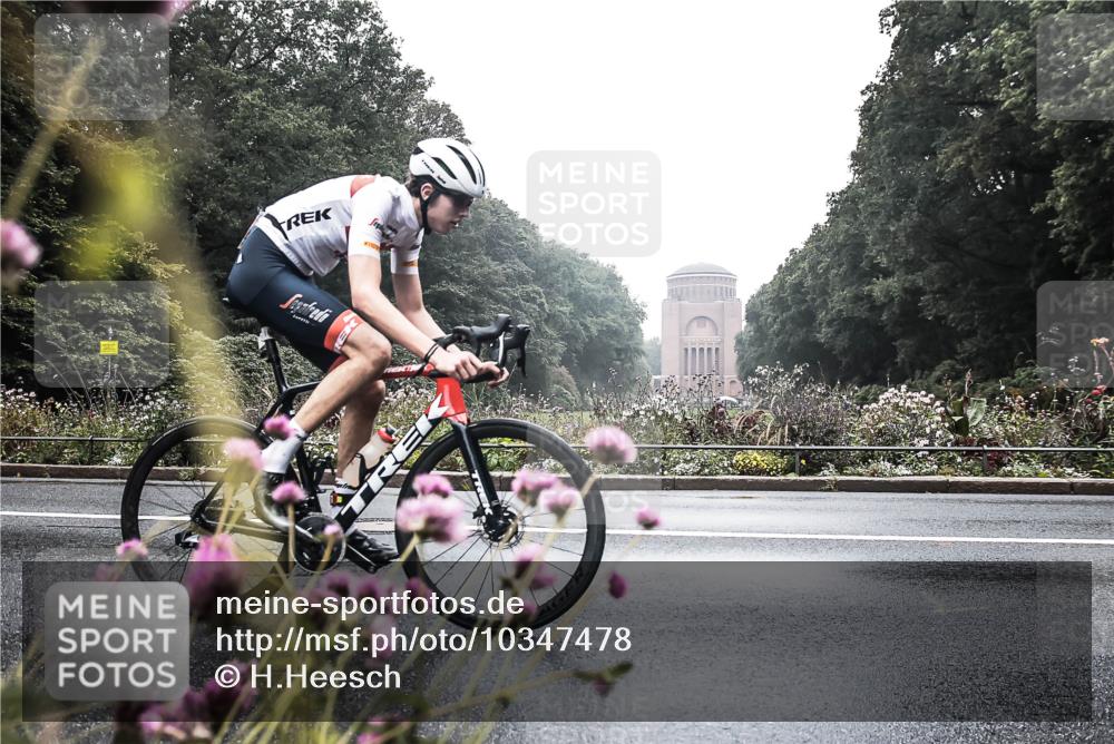 13.09.2026 - Stadtparktriathlon H.Heesch http://msf.ph/oto/10347478 13.09.2026 10:05:23 Radfahren 225, 242, 322 meine-sportfotos.de