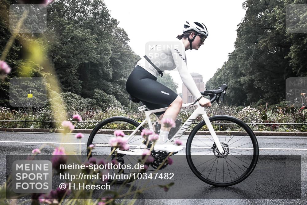 13.09.2026 - Stadtparktriathlon H.Heesch http://msf.ph/oto/10347482 13.09.2026 10:05:25 Radfahren 225, 242, 322 meine-sportfotos.de