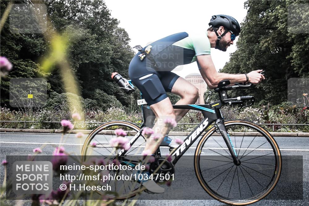 13.09.2026 - Stadtparktriathlon H.Heesch http://msf.ph/oto/10347501 13.09.2026 11:14:09 Radfahren 590, 614, 658 meine-sportfotos.de