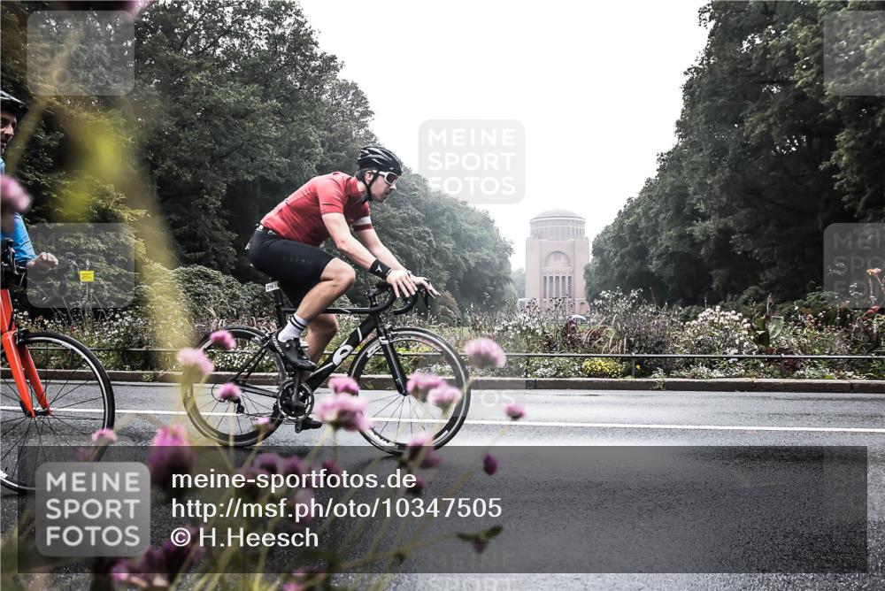 13.09.2026 - Stadtparktriathlon H.Heesch http://msf.ph/oto/10347505 13.09.2026 10:06:12 Radfahren 214, 239, 345 meine-sportfotos.de