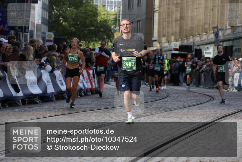 13.09.2026 - 21. swb-Marathon Bremen Strokosch-Dieckow http://msf.ph/oto/10347524 13.09.2026 13:28:26 Ziel 488, 1343, 3114, 3334, 3480, 4506, 5360, 5889, 6182, 7926, 8188, 8656, 9145, 9167, 9168, 9543, 9738, 9881, 13069, 613, 1239, 1914, 2764, 3028, 4102, 4250, 4564, 5683, 6914, 6957, 8483, 8938, 9176, 13012 meine-sportfotos.de